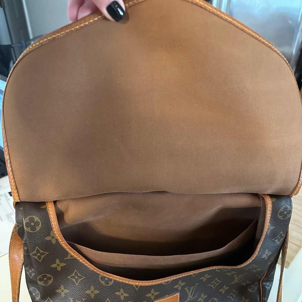 Additional photos of  Louis Vuitton bag in previous listing.